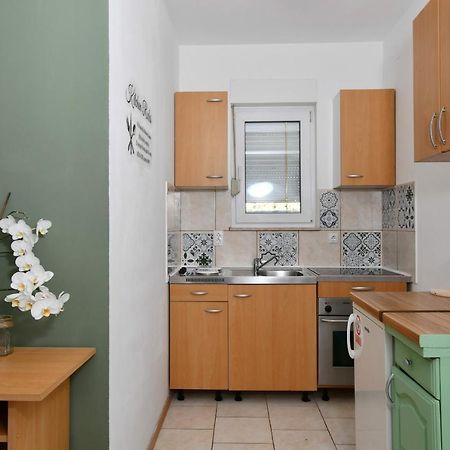 Apartments Novotny Banjol Exterior photo